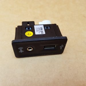 Modul USB AUX VW Golf 7 5G0035222C 5G0 035 222 C - Dezmembrari Auto