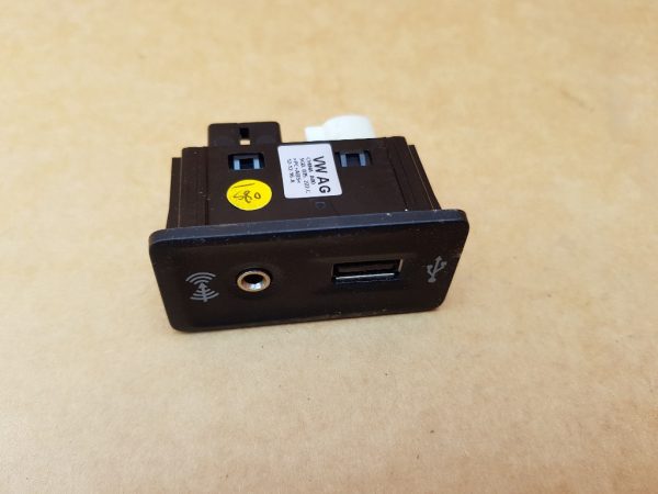 Modul USB AUX VW Golf 7 5G0035222C 5G0 035 222 C - Dezmembrari Auto