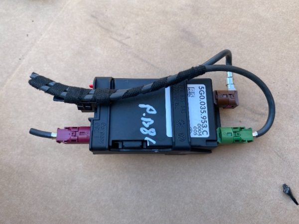 Modul USB VW Passat B8 5G0035953C 5G0 035 953 C - Dezmembrari Auto