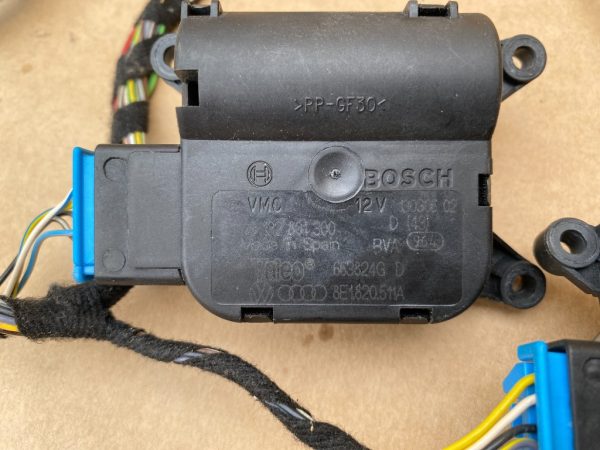 Motoras clima Audi A4 B7 8E1820511A 8E1 820 511 A 8E1820511H 8E1 820 511 H - Dezmembrari Auto
