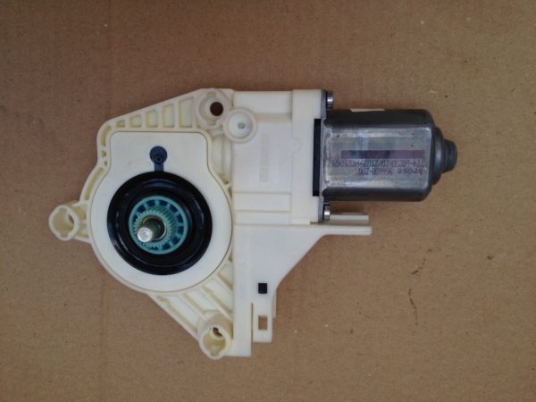 Motoras macara Audi A4 8K B8 8K0959811 8K0 959 811 - Dezmembrari Auto
