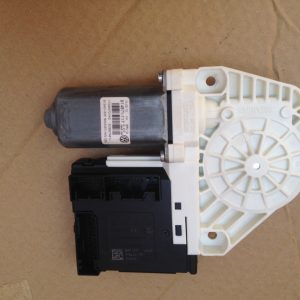 Motoras cu modul dreapta fata VW Passat CC 3C0959793A - Dezmembrari Auto