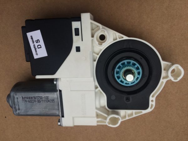Motoras cu modul dreapta spate VW Passat CC 3C8959794 - Dezmembrari Auto