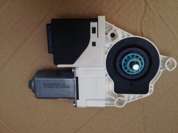 Motoras cu modul dreapta spate VW Passat CC 3C8959704C - Dezmembrari Auto