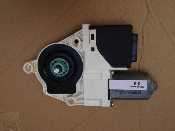 Motoras cu modul stanga spate VW Passat CC 3C0959795B - Dezmembrari Auto
