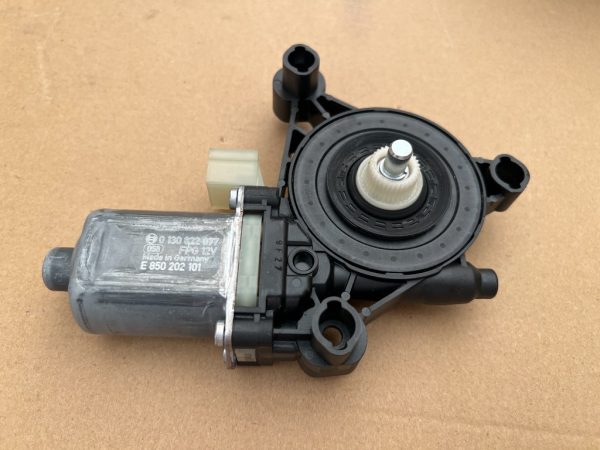 Motoras geam dreapta Audi A3 8Y din 2023 la 0 km 5Q0959801C 5Q0 959 801 C - Dezmembrari Auto