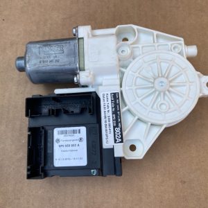 Motoras geam dreapta fata Audi A3 8P 8P0959802A 8P0 959 802 A - Dezmembrari Auto