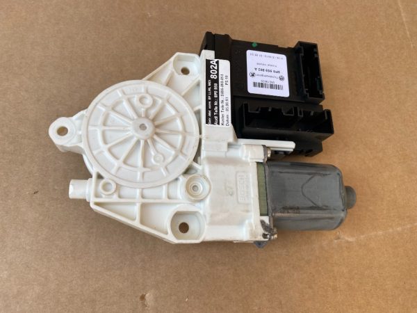 Motoras geam dreapta fata Audi A3 8P 8P0959802A 8P0 959 802 A - Dezmembrari Auto