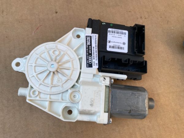 Motoras geam dreapta fata Audi A3 8P 8P0959802E 8P0 959 802 E - Dezmembrari Auto
