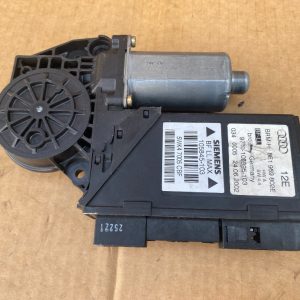 Motoras geam dreapta fata Audi A4 B6 8E1959802E 8E1 959 802 E - Dezmembrari Auto