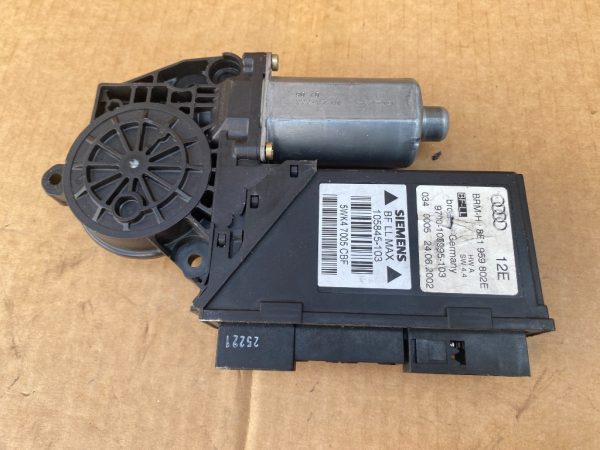 Motoras geam dreapta fata Audi A4 B6 8E1959802E 8E1 959 802 E - Dezmembrari Auto