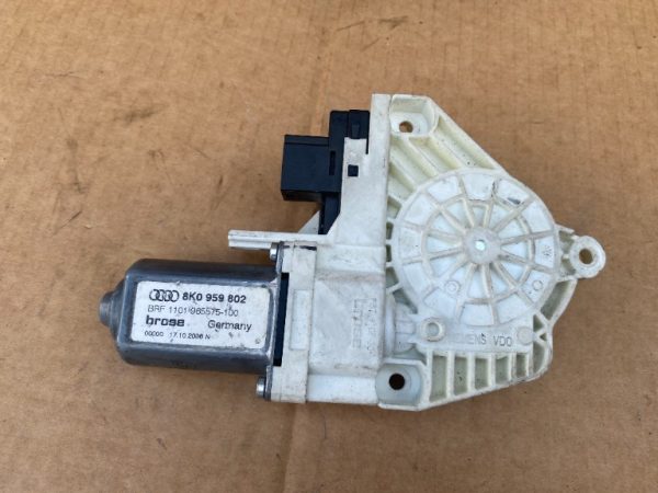 Motoras geam dreapta fata Audi A4 B8 8K0959802 8K0 959 802 - Dezmembrari Auto