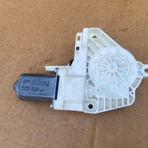 Motoras geam dreapta fata Audi A4 B8 8K0959802A 8K0 959 802 A - Dezmembrari Auto