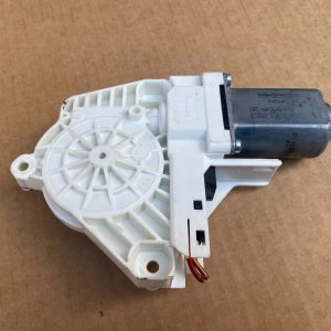 Motoras geam dreapta fata Audi A4 B8 8K0959802B 8K0 959 802 B - Dezmembrari Auto
