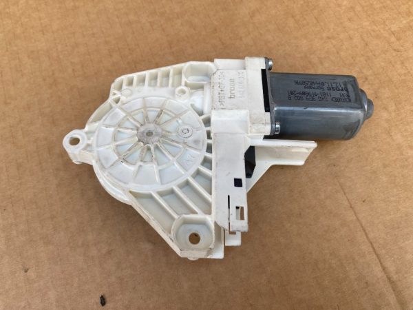 Motoras geam dreapta fata Audi A4 B8 8K0959802B 8K0 959 802 B - Dezmembrari Auto