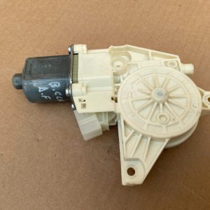 Motoras geam dreapta fata Mercedes B-Class W246 2014 A2469065200 la 0 km - Dezmembrari Auto