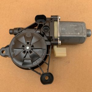 Motoras geam dreapta fata VW Golf 7 5Q0959802B 5Q0 959 802 B la 0 km - Dezmembrari Auto