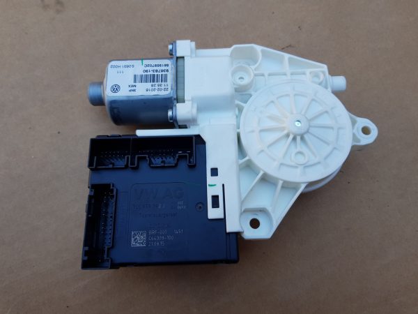 Motoras geam dreapta fata VW Jetta 2016 561959702C, 3C0959792J - Dezmembrari Auto