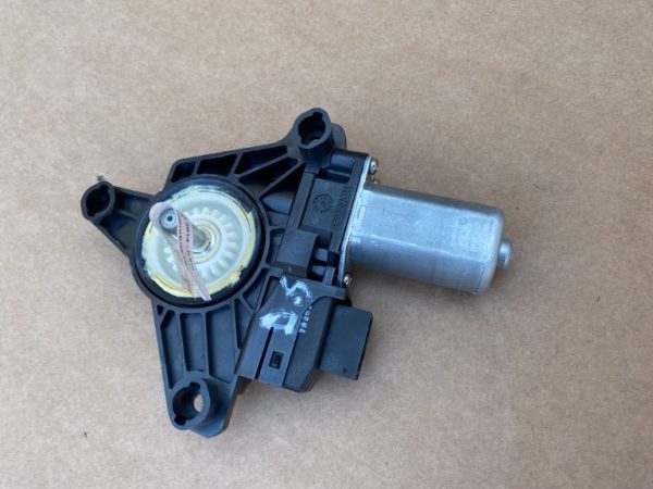 Motoras geam dreapta spate Mercedes B Class W246 2015 - Dezmembrari Auto