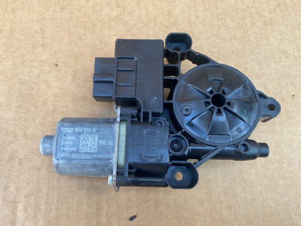 Motoras geam dreapta spate Skoda Octavia 3 5Q0959812A 5Q0 959 812 A - Dezmembrari Auto