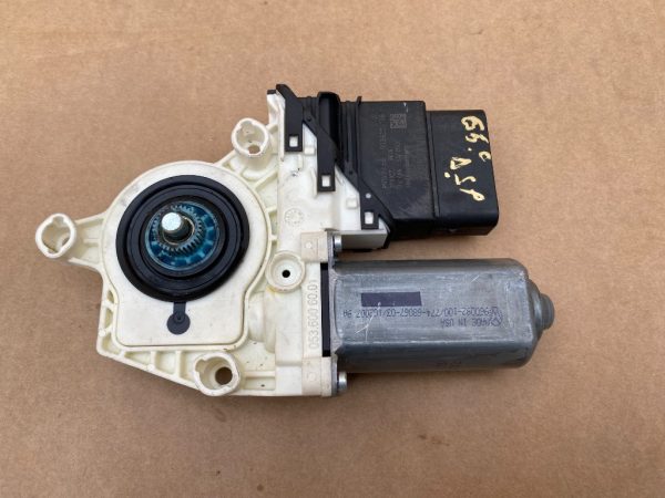 Motoras geam dreapta spate VW Golf 5 combi 1K0959704P 1K0 959 704 P - Dezmembrari Auto