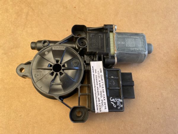 Motoras geam dreapta spate VW Golf 7 2016 5Q0959812 5Q0 959 812 la 0 km - Dezmembrari Auto