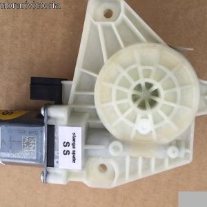 Motoras geam dreapta spate VW Passat 8 B8 5Q4959802C - Dezmembrari Auto