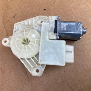 Motoras geam dreapta spate VW Passat B8 5Q4959812E 5Q4 959 812 E - Dezmembrari Auto