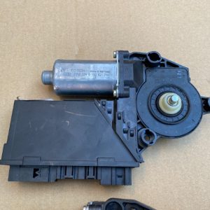 Motoras geam dreapta spate VW Touareg 7L0959794 7L0 959 794 - Dezmembrari Auto