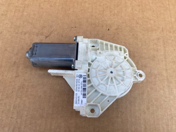Motoras geam dreapta VW EOS 1Q0959702H 1Q0 959 702 H - Dezmembrari Auto