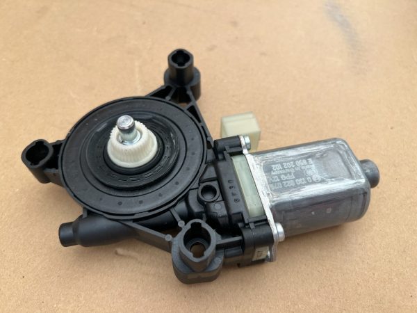 Motoras geam stanga Audi A3 8Y din 2023 la 0 km 5Q0959802C 5Q0 959 802 C - Dezmembrari Auto