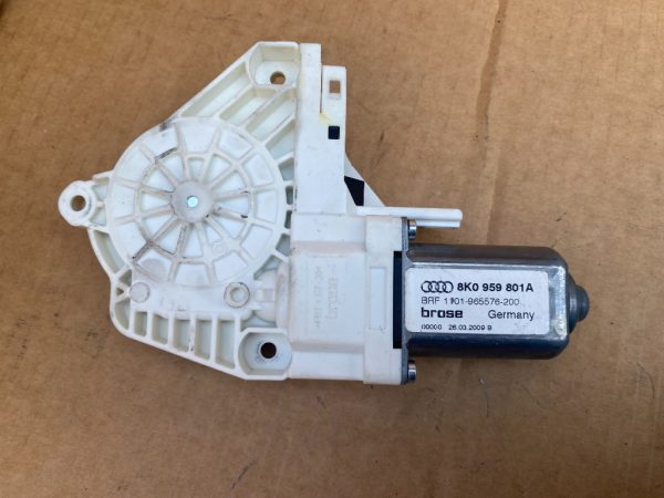 Motoras geam stanga fata Audi A4 B8 8K0959801A 8K0 959 801 A - Dezmembrari Auto