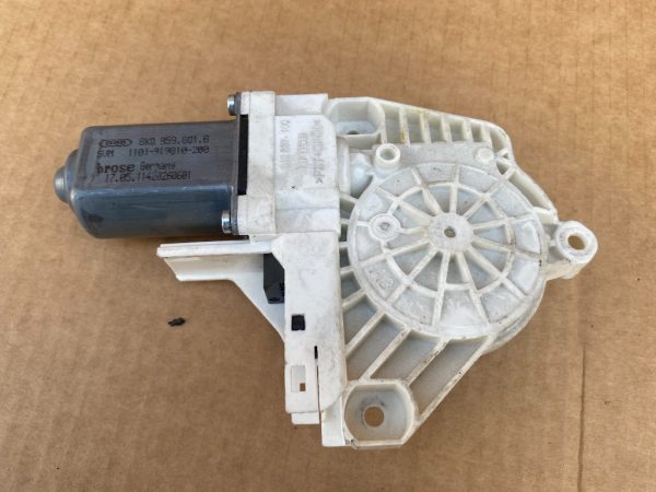 Motoras geam stanga fata Audi A4 B8 8K0959801B 8K0 959 801 B - Dezmembrari Auto