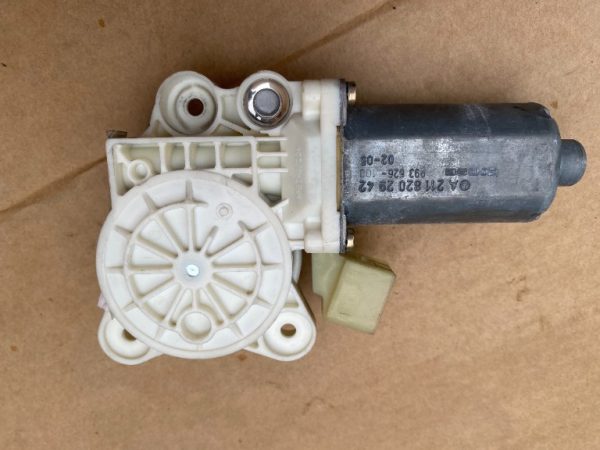 Motoras geam stanga fata Mercedes E-Class W211 2003 A2118202942 - Dezmembrari Auto