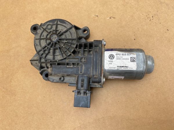 Motoras geam stanga fata Seat Ibiza 2007 6R0959801 6R0 959 801 - Dezmembrari Auto