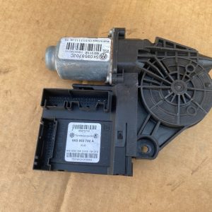 Motoras geam stanga fata Skoda Octavia 2 5K0959792A 5K0 959 792 A 5K0959792C 5K0 959 792 C - Dezmembrari Auto
