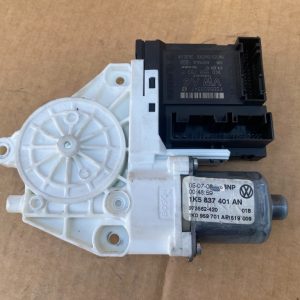 Motoras geam stanga fata VW Golf 5 1K0959793P 1K0 959 793 P 1K5837401AN 1K5 837 401 AN - Dezmembrari Auto