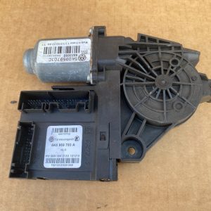 Motoras geam stanga fata VW Golf 6 5K0959793A 5K0 959 793 A 5K0959701C 5K0 959 701 C - Dezmembrari Auto