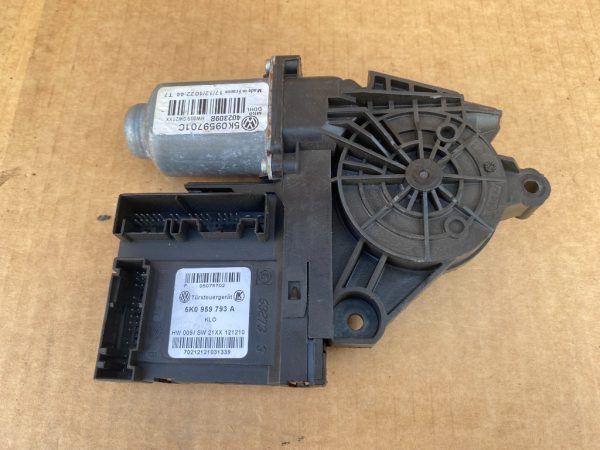 Motoras geam stanga fata VW Golf 6 5K0959793A 5K0 959 793 A 5K0959701C 5K0 959 701 C - Dezmembrari Auto