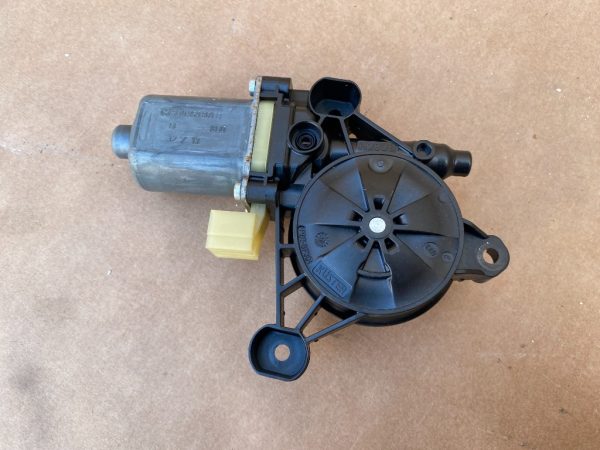 Motoras geam stanga fata VW Golf 7 5Q0959801B 5Q0 959 801 B - Dezmembrari Auto