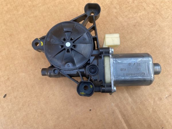 Motoras geam stanga fata VW Golf 7 5Q0959801B 5Q0 959 801 B - Dezmembrari Auto