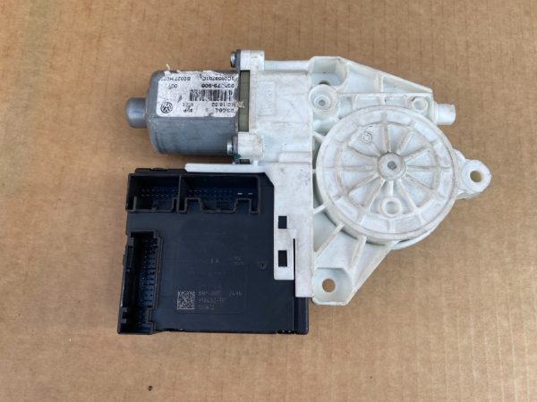Motoras geam stanga fata VW Passat B7 3C0959701C 3C0 959 701 C 3C0959793A 3C0 959 793 A - Dezmembrari Auto