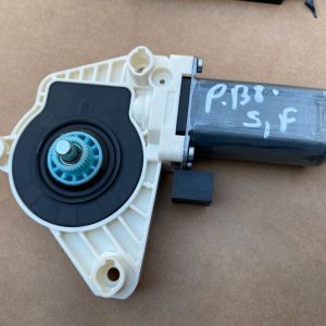 Motoras geam stanga fata VW Passat B8 5Q4959801B 5Q4 959 801 B - Dezmembrari Auto