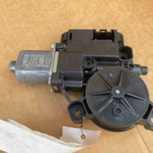Motoras geam stanga fata VW Polo 6R 6R0959801R 6R0 959 801 R - Dezmembrari Auto