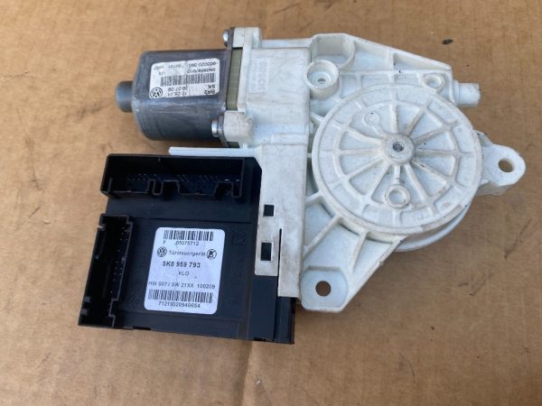 Motoras geam stanga fata VW Tiguan 5n 5N0959701D 5N0 959 701 D 5K0959793 5K0959793 - Dezmembrari Auto