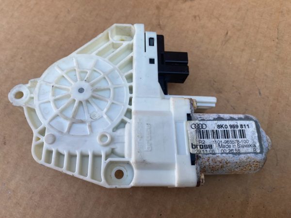 Motoras geam stanga spate Audi A4 B8 8k0959811 8k0 959 811 - Dezmembrari Auto