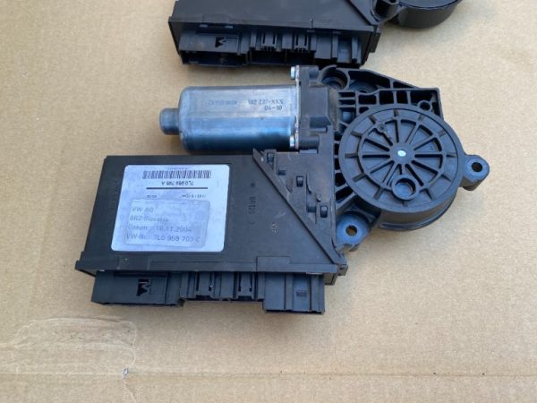 Motoras geam stanga spate cu modul VW Touareg 7L0959795A 7L0 959 795 A - Dezmembrari Auto