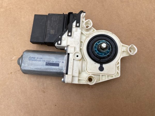 Motoras geam stanga spate VW Golf 5 combi 1K0959703P 1K0 959 703 P - Dezmembrari Auto