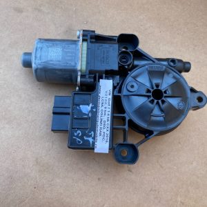 Motoras geam stanga spate VW Golf 7 5Q0959811 5Q0 959 811 la 0 km - Dezmembrari Auto