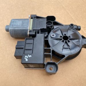 Motoras geam stanga spate VW Golf 7 5Q0959811 5Q0 959 811 la 0 km - Dezmembrari Auto